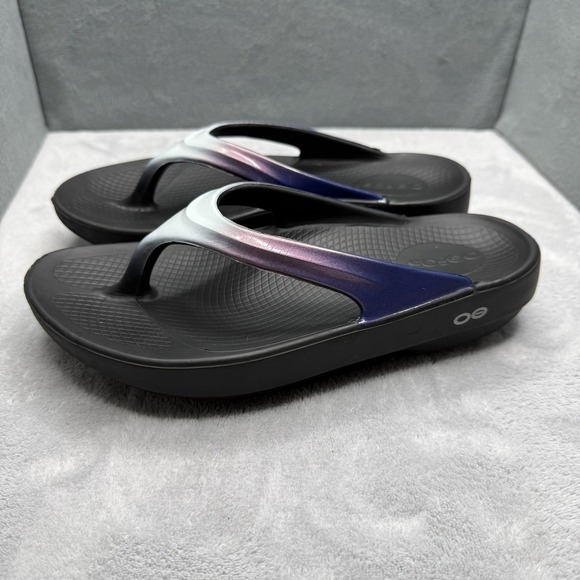 OOFOS OOlala Sandals Women\'s US 6 EU 37 Black Iridescent Recovery Flip Flops
